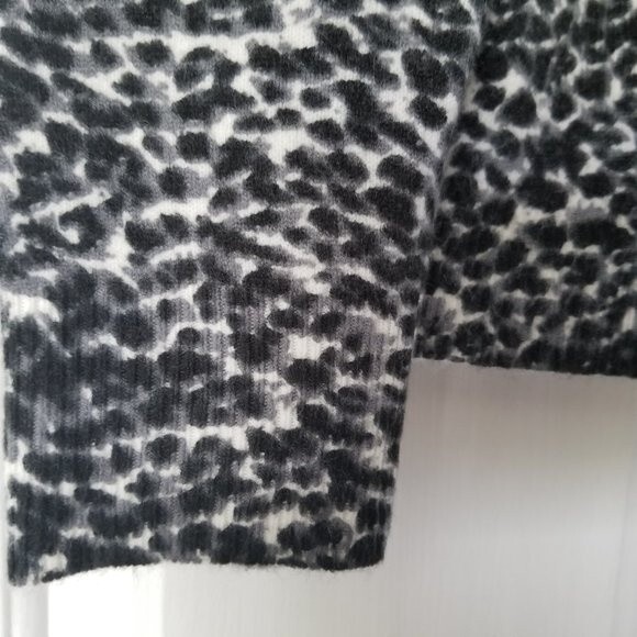 Sag Harbor Women's Sweater Size Petite PS Animal Print Cardigan Button Up - Picture 8 of 8